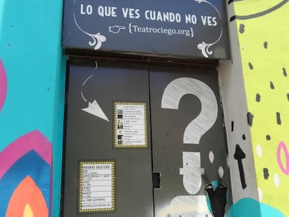 Entrada al Centro Argentino de Teatro Ciego.