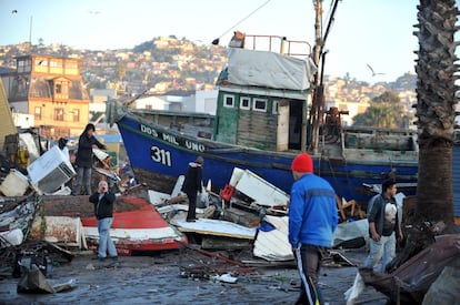 Más de un millón de personas fueron evacuadas desde numerosas localidades costeras del país austral. En la imagen, destrozos causados tras el terremoto en la ciudad chilena de Coquimbo.