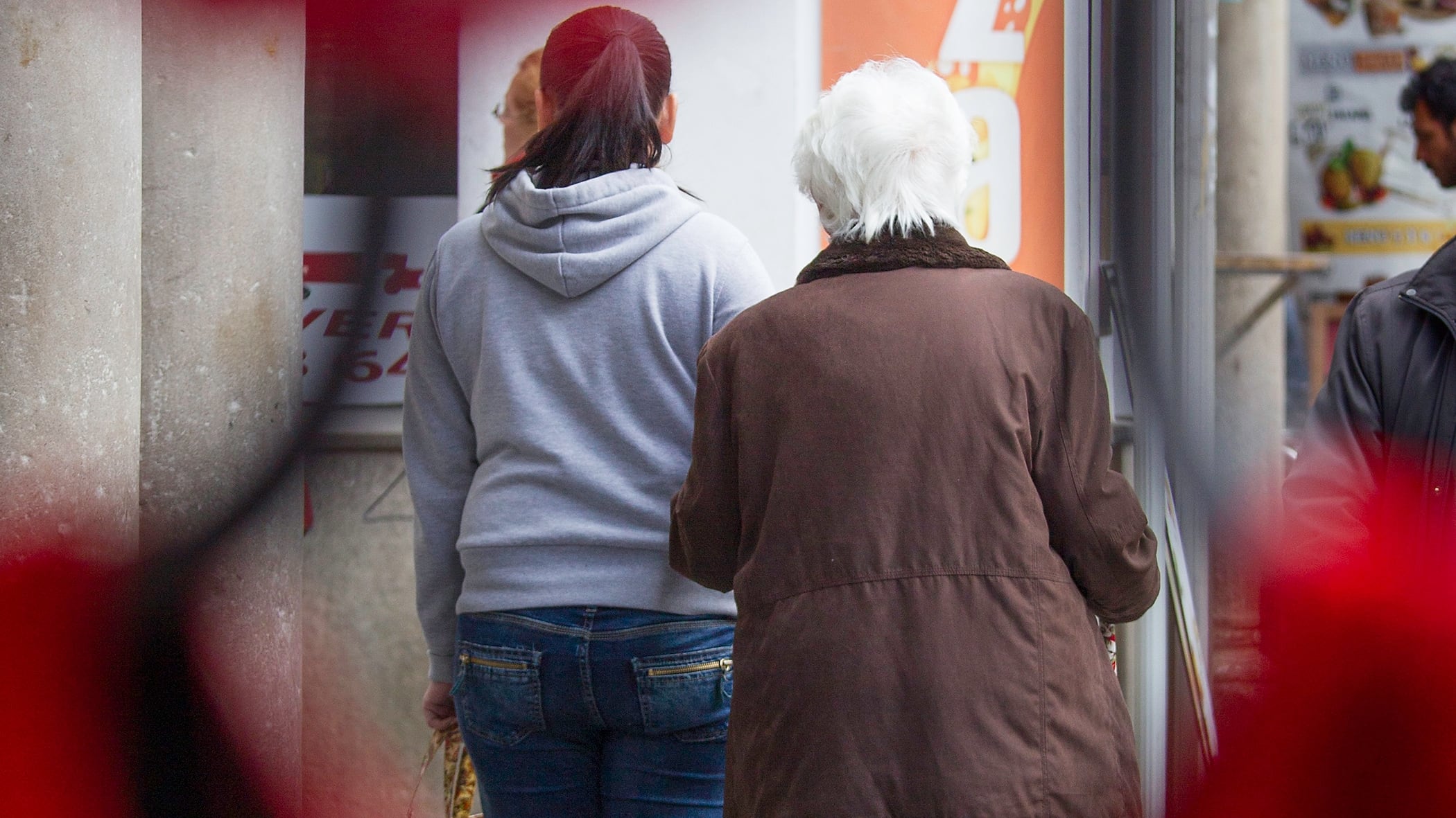 La reforma de la Ley de Dependencia eliminará la incompatibilidad de prestaciones y refuerza la atención en los hogares