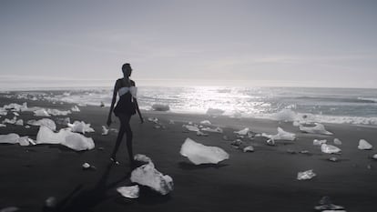 SAINT LAURENT_SAINT LAURENT_WINTER 21_VIDEO-STILLS_40_HR