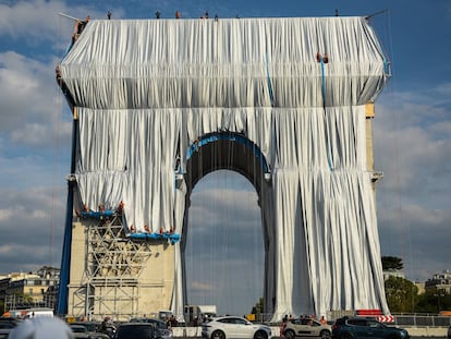El Arco del Triunfo tapizado por Christo y Jeanne-Claude