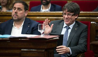 Oriol Junqueras i Carles Puigdemont durant una sessió plenària.