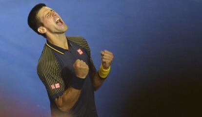 Djokovic celebra su victoria.