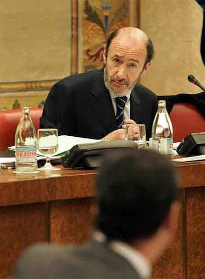 El ministro Alfredo Pérez Rubalcaba, en la comparecencia.