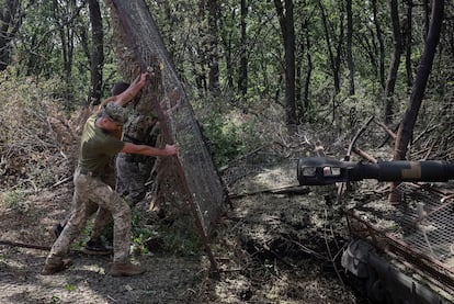 Soldados ucranios en el frente de Donetsk, al este del país, este miércoles.