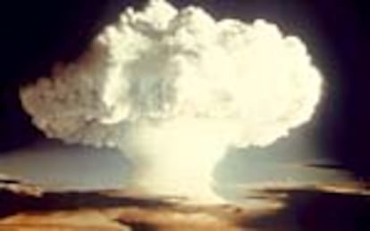 Ensayo nuclear llevado a cabo por Estados Unidos en 1954. La imagen la distribuyó el Pentágono en 1995 con motivo del cincuentenario de la bomba atómica arrojada sobre Hiroshima, el 6 de agosto de 1945.