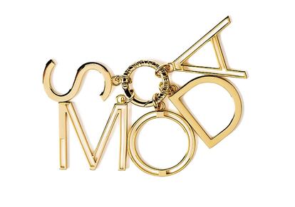 PGcedario (charms, 12 € c/u; mosquetón, 6 €).