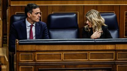 Pedro Sánchez y Yolanda Díaz, en un pleno de control en el Congreso en febrero.