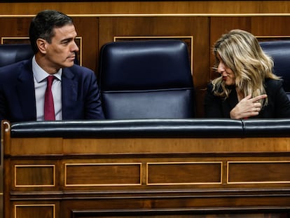 Pedro Sánchez y Yolanda Díaz, en un pleno de control en el Congreso en febrero.