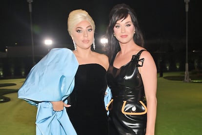 Lady Gaga y Katy Perry en un evento en Los Ángeles, en 2021.