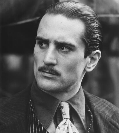 Robert De Niro como Don Vito Corleone en 'El padrino. Parte II' (1974).