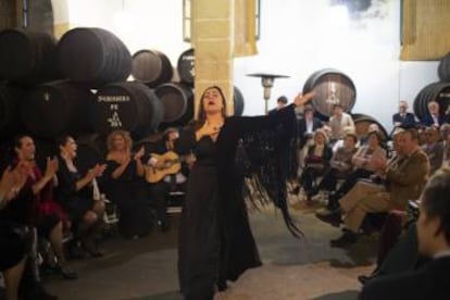 Celebración de una zambomba en la cava de Bodegas Tradición, en Jerez de la Frontera (Cádiz).