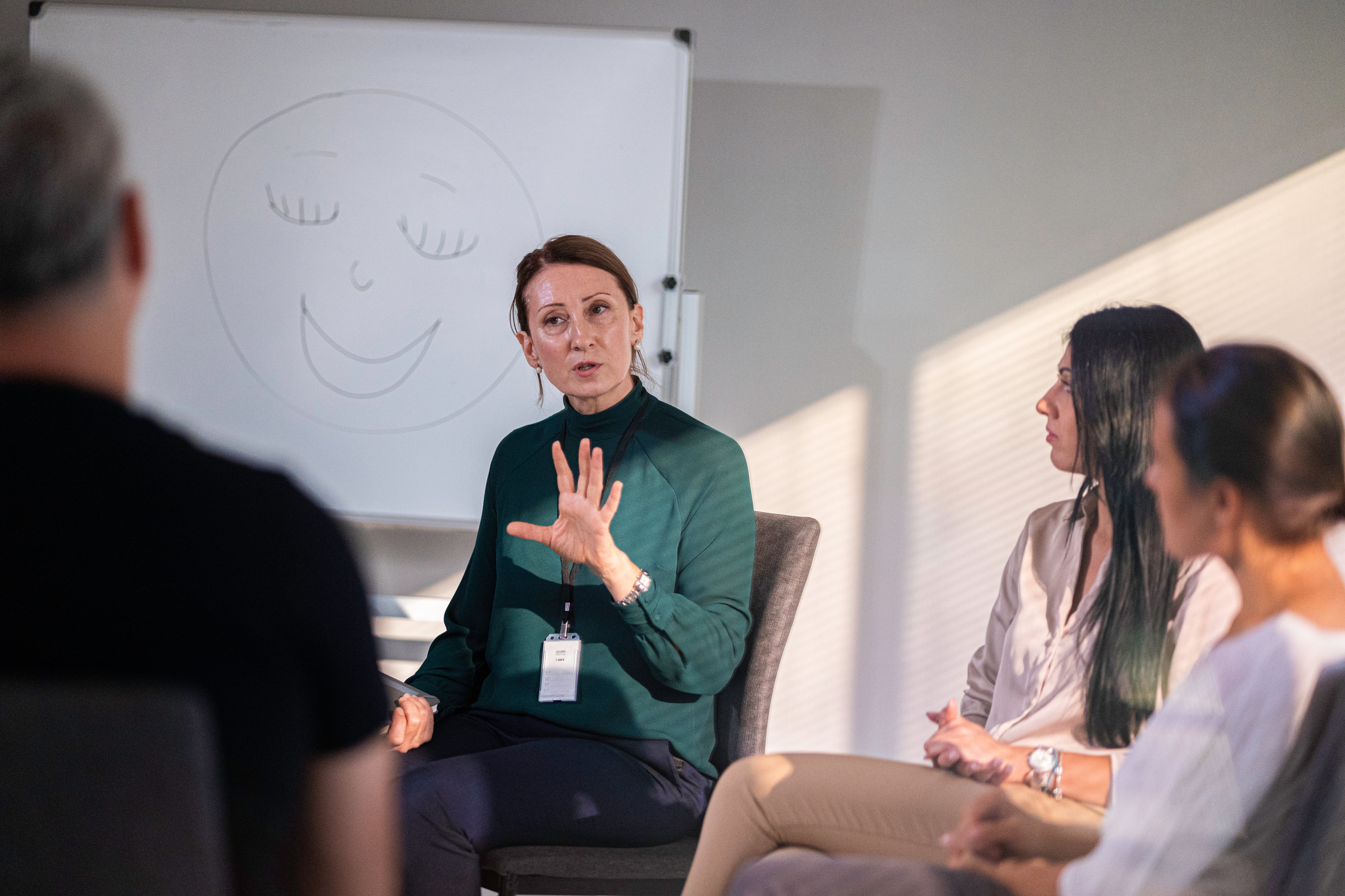 Escuchar (de verdad) al empleado, un elemento clave para su bienestar