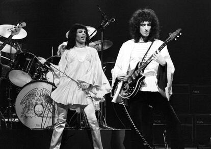 Freddie Mercury y Brian May en 1975.