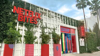 The facade of the Netflix Bites restaurant, the pop-up created by the streaming company in Los Angeles in the summer of 2023. 