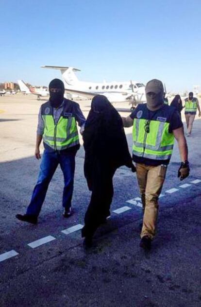 Detención de las primeras mujeres yihadistas en España, el pasado agosto.