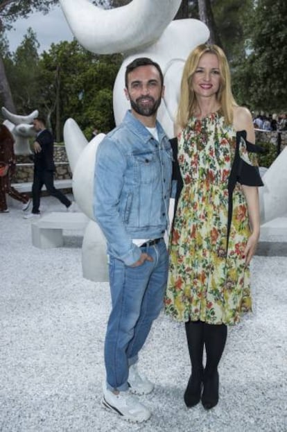 Delphine Arnault con Nicolas Ghesquiere, diseñador de Louis Vuitton, el 28 de mayo de 2018 en París.
