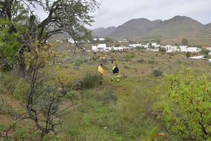 Dispositivo de búsqueda que intenta localizar al niño de 8 años cuyo rastro se perdió el martes en Las Hortichuelas, en Níjar (Almería), el 1 de marzo.