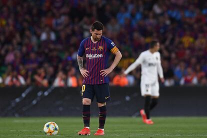 Lionel Messi, tras uno de los goles encajados por el Barcelona.