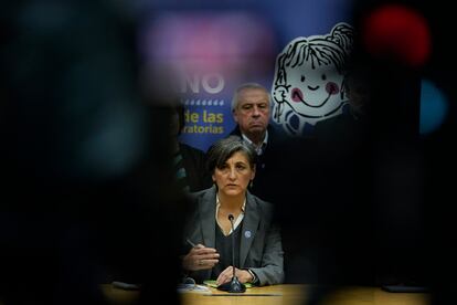 La Ministra de Salud de Chile, Ximena Aguilera, en conferencia de prensa tras reunirse con autoridades de la cartera de Gobiernos anteriores, en el palacio de La Moneda, en Santiago.