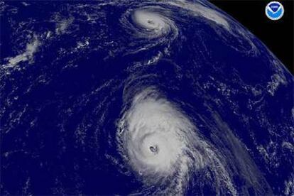 Imagen de los huracanes Gordon y Helene sobre el Atlántico