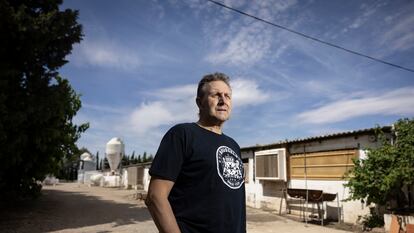 Jaume Bernis, dueño de una granja de cerdos en Lleida, en la zona de Alcarràs.