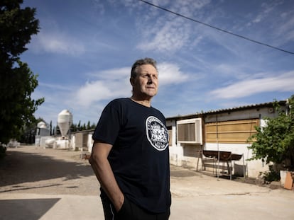 Jaume Bernis, dueño de una granja de cerdos en Lleida, en la zona de Alcarràs.