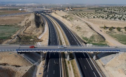 Vista aérea de la autopista madrileña R3, operada en la actualidad por la entidad pública Seittsa.