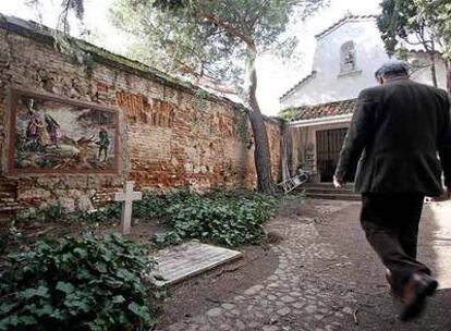 Atrio del cementerio de La Florida, donde yacen enterrados 43 fusilados por las tropas francesas el 3 de mayo de 1808.