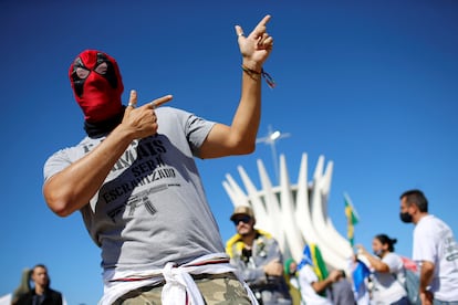 Manifestante pró-armas durante protesto em Brasília, em 9 de julho passado.