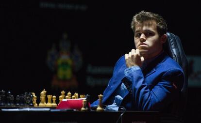 Carlsen durant l'enfrontament amb Anand.