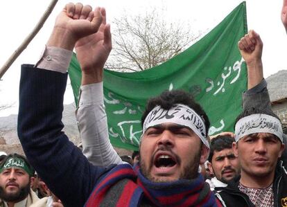 Manifestación de protesta contra la matanza del domingo, en Jalalabad.