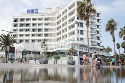 Vista exterior del Hotel H10, este lunes en Puerto de La Cruz (Tenerife), el pasado mes de agosto.