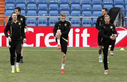 Reus, jugador del Dortmund, durante el entrenamiento efectuado esta tarde en el estadio Santiago Bernabéu, en la víspera del partido de ida de los cuartos de final de la Champions League que disputan mañana contra el Real Madrid.