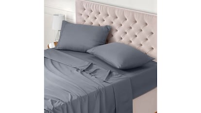 Productos para dormir fresco sobre fondo blanco.