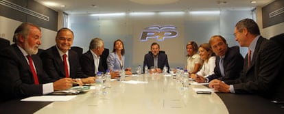 Mariano Rajoy, al fondo, preside la primera reunión del Comité de Dirección del Partido Popular tras las vacaciones de verano.
