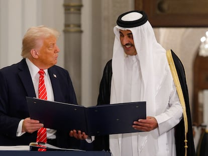 Donald Trump junto al emir qatarí Tamim bin Hamad Al Thani, durante la gira que está llevando a cabo por Oriente Medio.