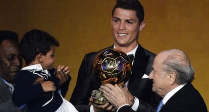 Cristiano Ronaldo, Balón de Oro 2013, en la ceremonia de entrega, el pasado 13 de enero en Zúrich.