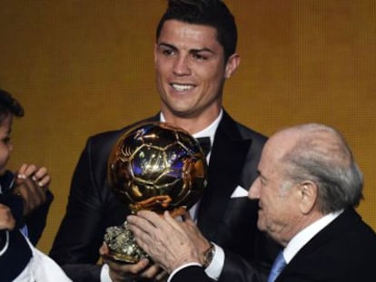 Cristiano Ronaldo, Balón de Oro 2013, en la ceremonia de entrega, el pasado 13 de enero en Zúrich.