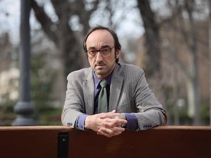 El escritor Agustín Fernández Mallo, el 16 de febrero en el parque del Retiro de Madrid.