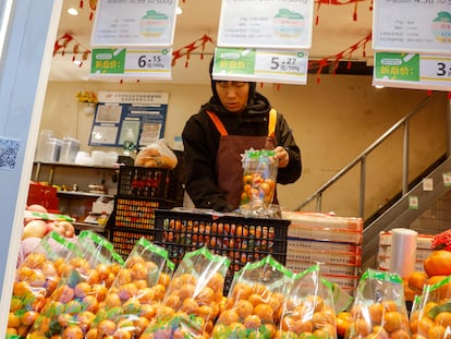 Frutero en un mercado chino.