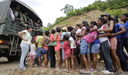 People affected by the quake lining up for help.