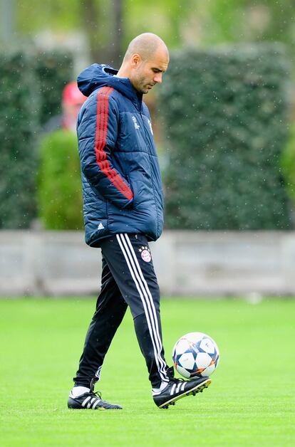 Josep Guardiola durante el entrenamiento. 