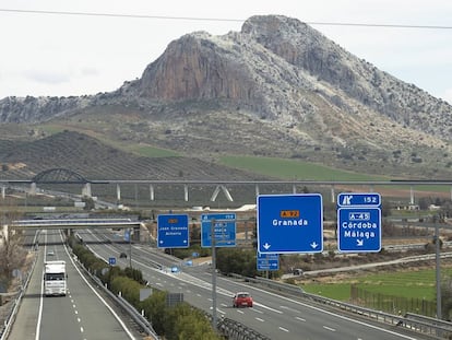 Vista de la A-92 a su paso por Antequera (Málaga).