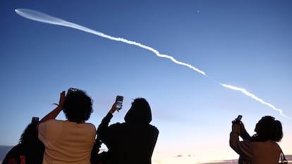 Lanzamiento de un cohete SpaceX Falcon 9 con 22 satélites de Starlink, el pasado mes de marzo en California.