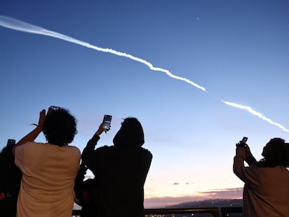 Lanzamiento de un cohete SpaceX Falcon 9 con 22 satélites de Starlink, el pasado mes de marzo en California.
