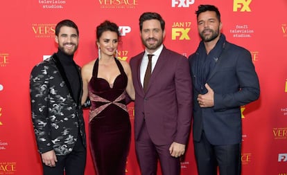 Los actores Darren Criss, Penelope Cruz, Edgar Ramirez, y Ricky Martin en la presentación de la serie sobre Gianni Versace el pasado lunes en Hollywood.