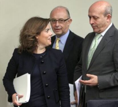 Saenz de Santamar&iacute;a, Montoro y Wert, tras la rueda de prensa del Consejo de Ministros.