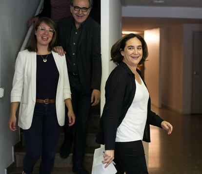 Ada Colau amb Janet Sanz i Joan Subirats.