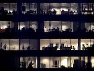 Trabajadores en la zona financiera de Azca en Madrid.